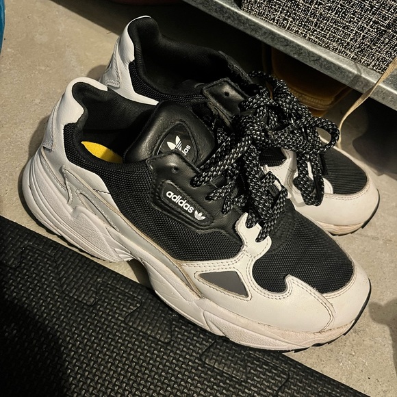 Adidas Falcon - Picture 2 of 2